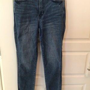 Tummy control, double button closure, non distressed skinny jeans